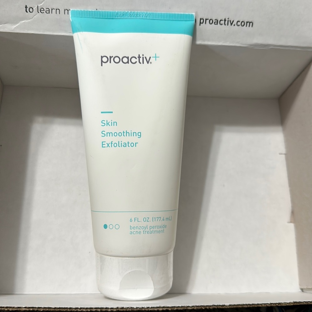 Proactiv+ Skin Smoothing Exfoliator New sealed. 6fl oz. Exp. 07-2022.